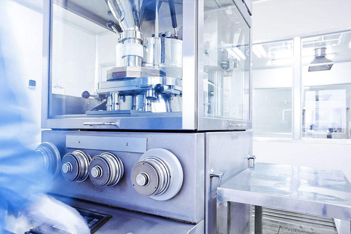 跟著翔銘空調(diào)一起來(lái)探討制藥企業(yè)潔凈廠百級(jí)潔凈區(qū)作法